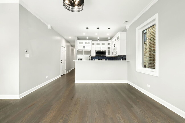 Building Photo - 4605 S Langley Ave