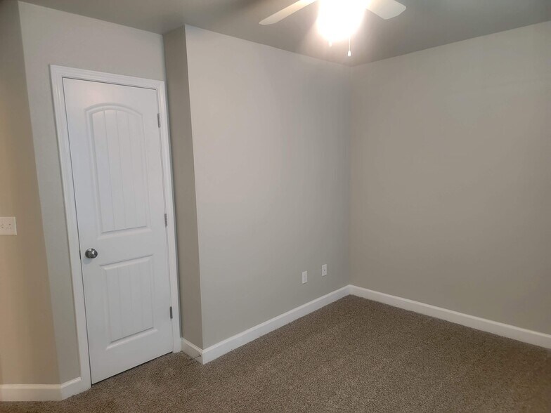 2nd Bedroom - 218 N Washington St