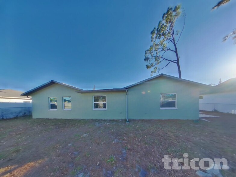 Building Photo - 10391 Lear St