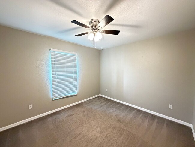 Building Photo - AWESOME 3 BD/2BA Home in Beautiful Ocala!!!