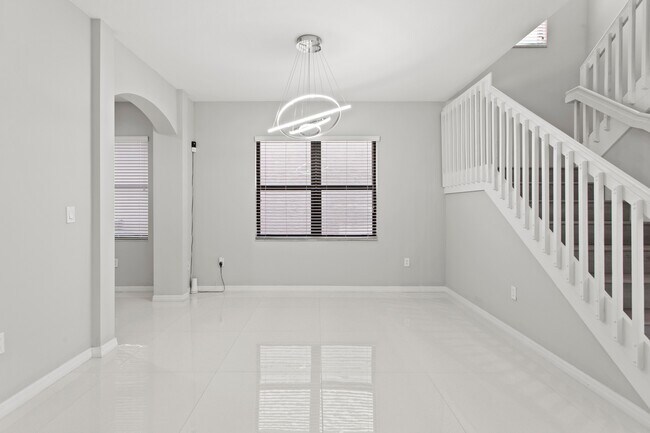 Building Photo - 635 NE 191st Terrace