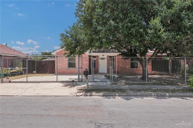 Primary Photo - 18 West Dr