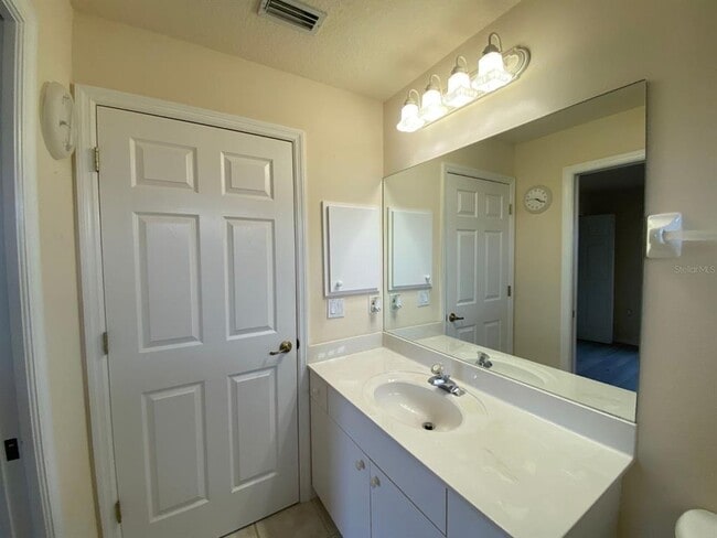 Building Photo - 15144 Lakeland Cir