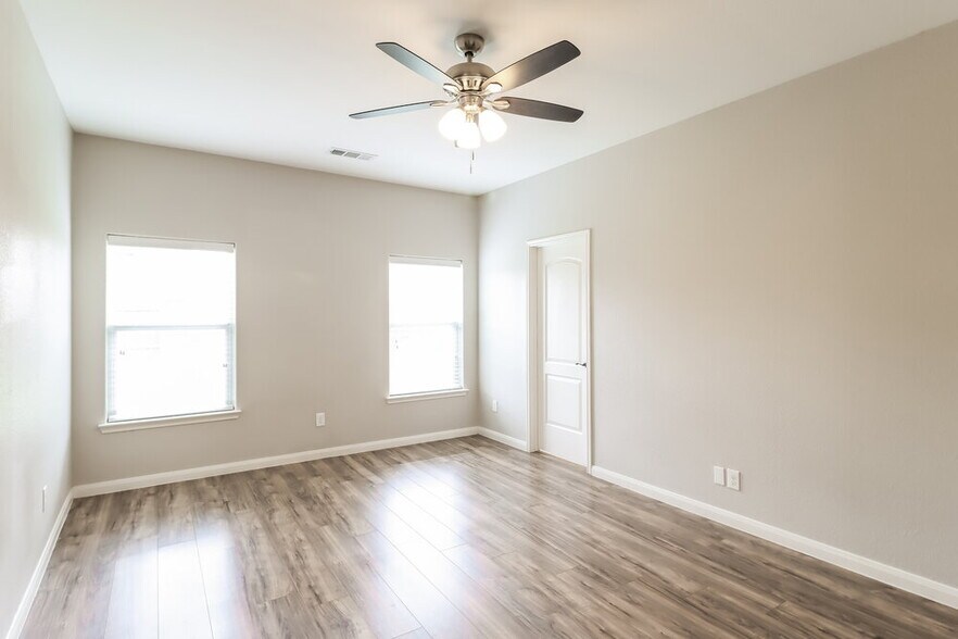 Building Photo - 2720 Silver Sage Dr