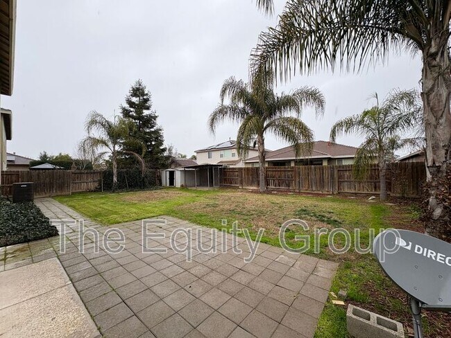 Building Photo - 3116 W Buena Vista Ave
