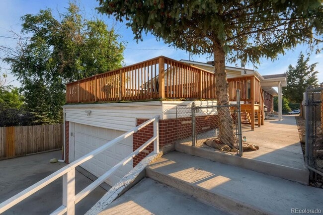 Building Photo - Gorgeous Furnished Two Bedroom in Sloans L...