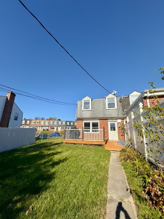 Building Photo - Charming 3 Bed/1.5Bath in Parkville, MD!