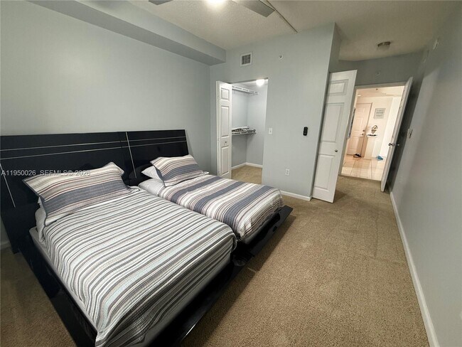 Building Photo - 17150 N Bay Rd