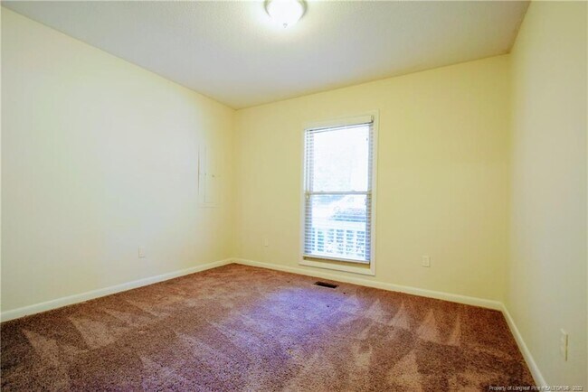 Building Photo - 2102 Forest Hills Dr