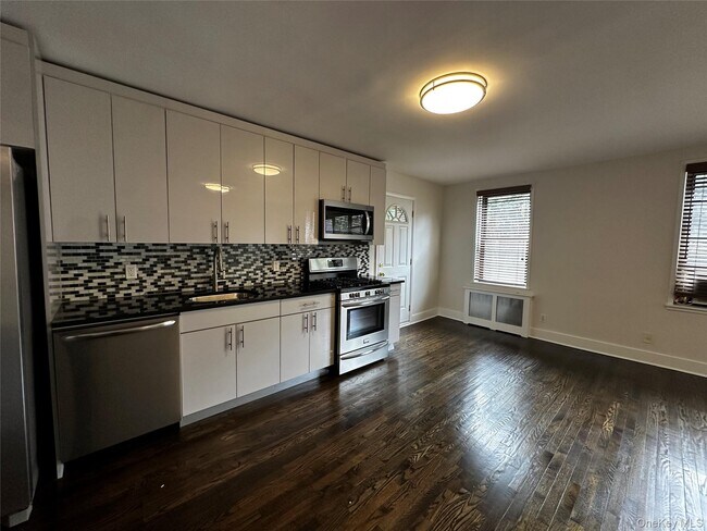 Building Photo - 3 Remsen Rd