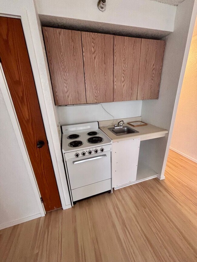 Building Photo - Available now: A studio 1 bath at Liliuokalani Gardens