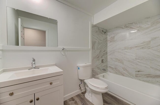 Building Photo - 2440 Waterbury Dr