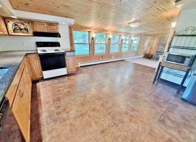 Building Photo - 3 Bed / 2 Bath Single Family Home