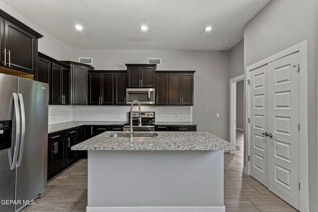 Building Photo - 6350 Escondido Dr