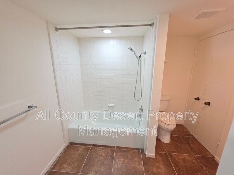 Building Photo - 2504 N Whitewater Club Dr