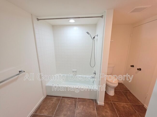 Building Photo - 2504 N Whitewater Club Dr