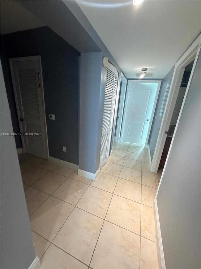 Building Photo - 2641 N Flamingo Rd