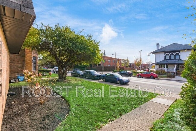 Building Photo - 1170 Bryden Rd