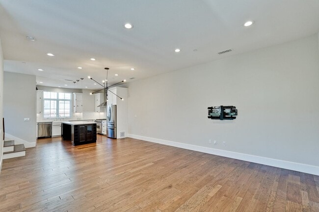 Building Photo - Modern Living in the Heart of Downtown Cam...
