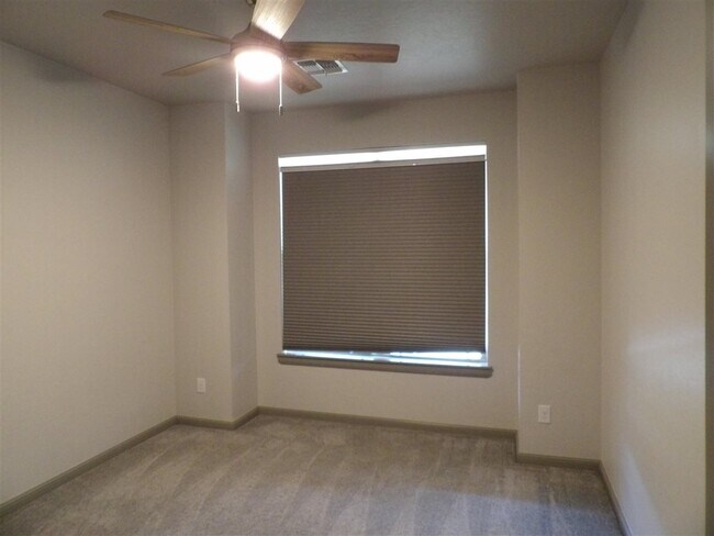 Building Photo - 3914 NE Realtree Dr