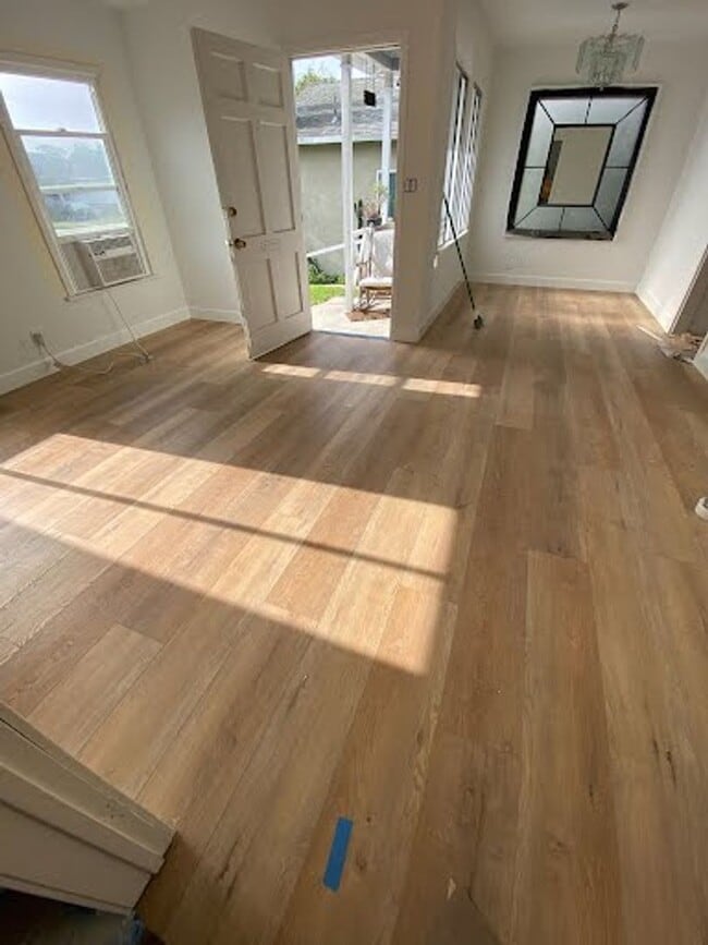 Building Photo - Charming Newly Renovated HOUSE with Privat...