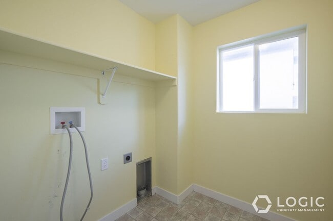 Building Photo - Stunning Home in Lehi!!