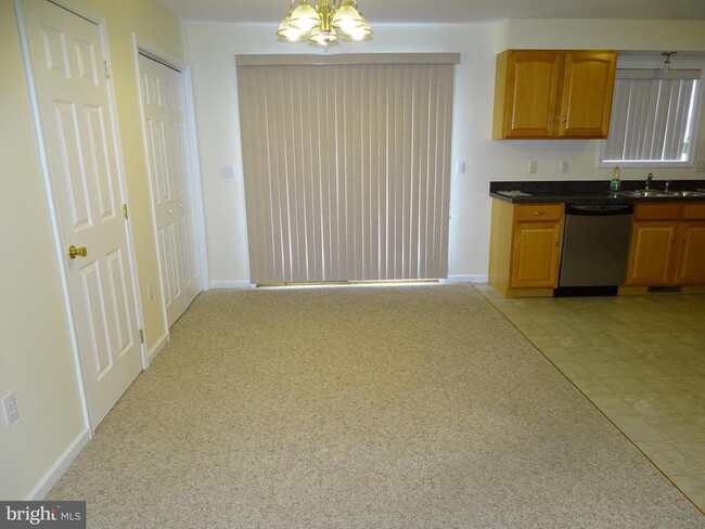 Building Photo - 10 Fairview Ave