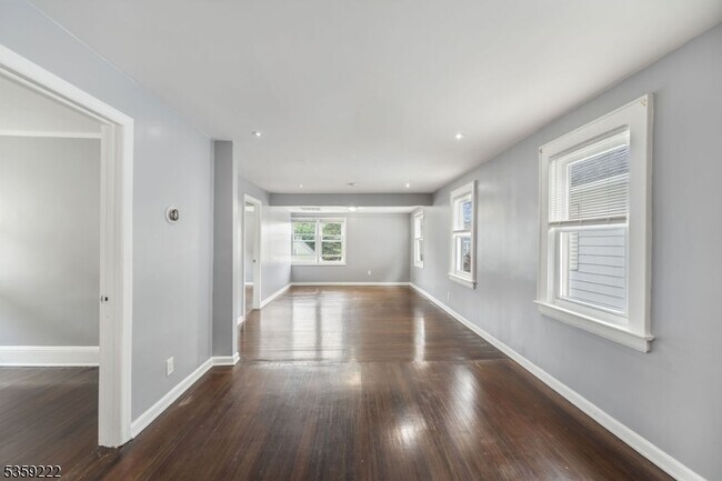 Building Photo - 1112 Thompson Ave