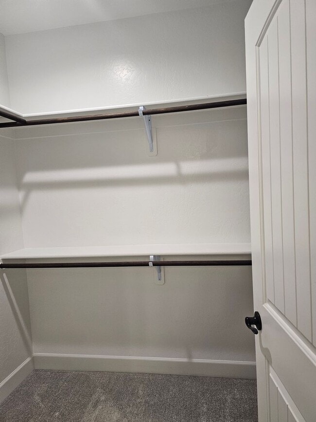 Building Photo - Beautiful Home in Gated Community