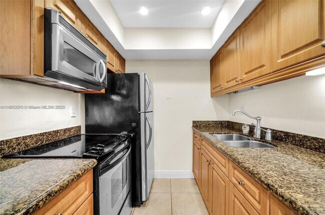 Building Photo - 9392 SW 77th Ave