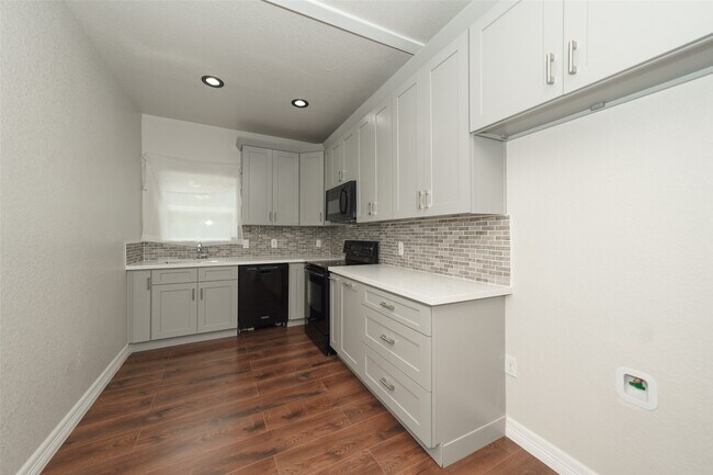 Building Photo - 9305 Kentshire Dr