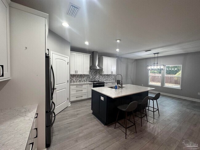 Building Photo - 4745 Dupont Cir