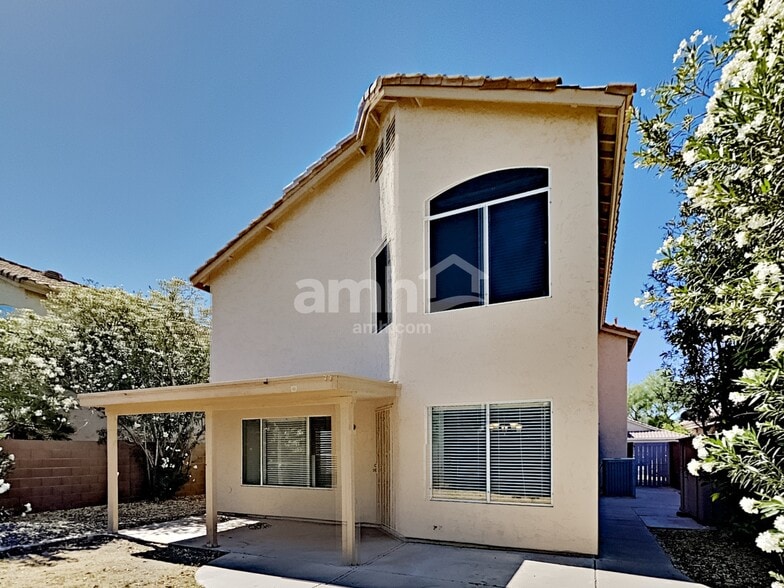 Building Photo - 518 W San Remo St