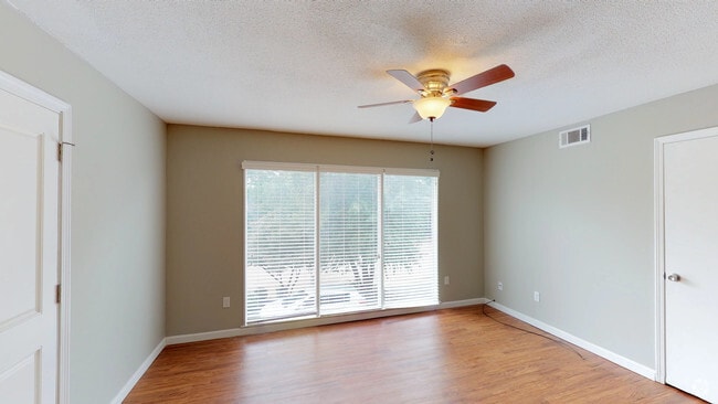 Interior Photo - The Midtowner