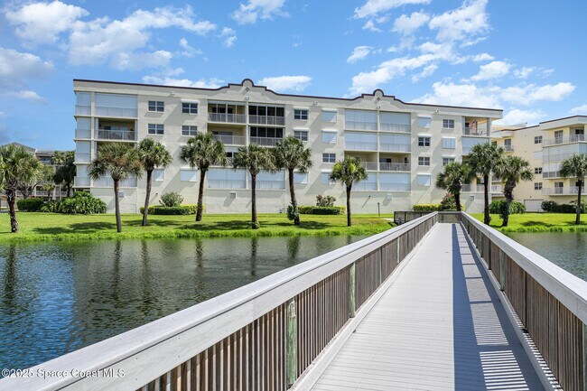 Building Photo - 8871 Lake Dr