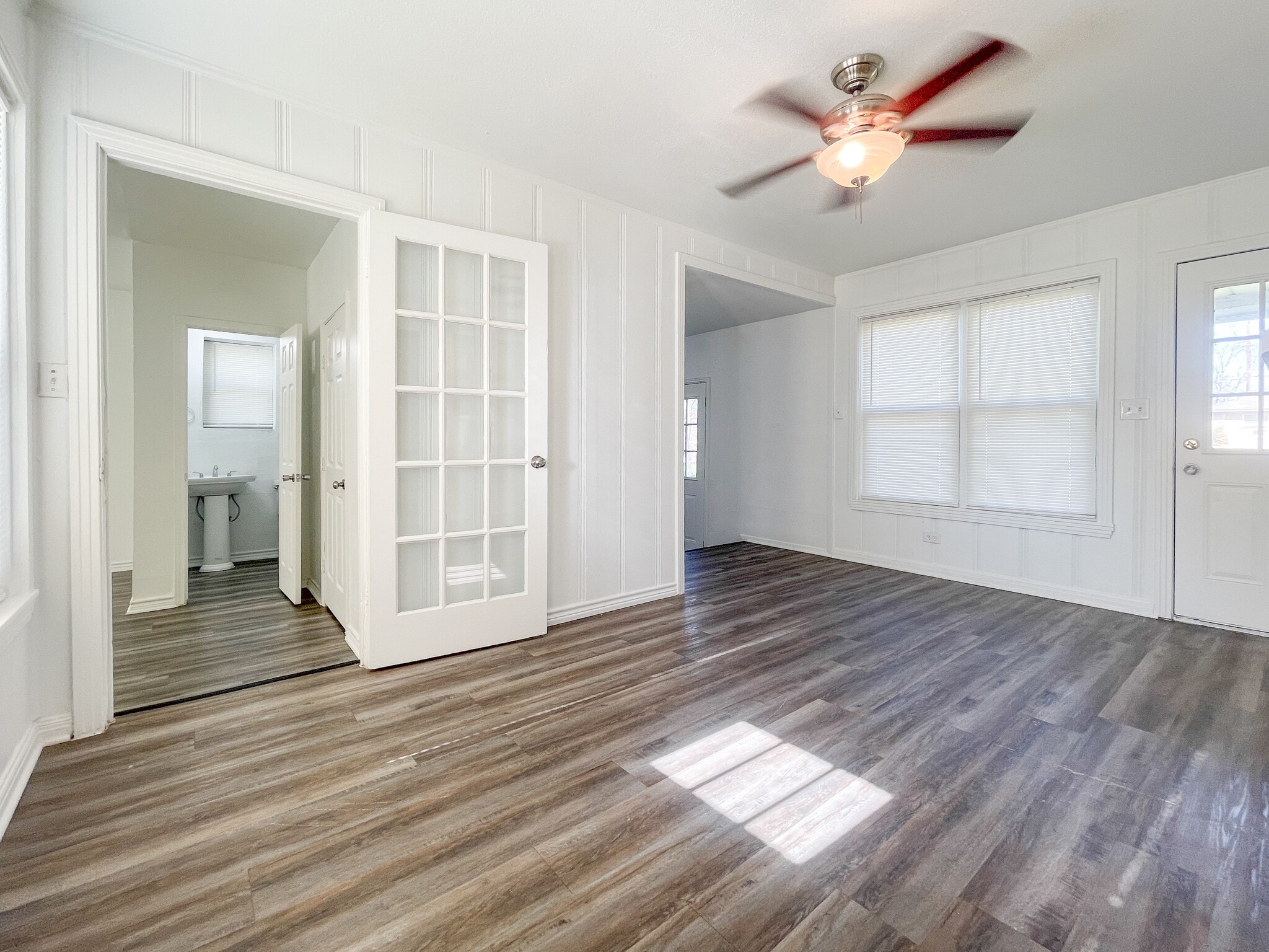 Building Photo - 701 N Barbara St