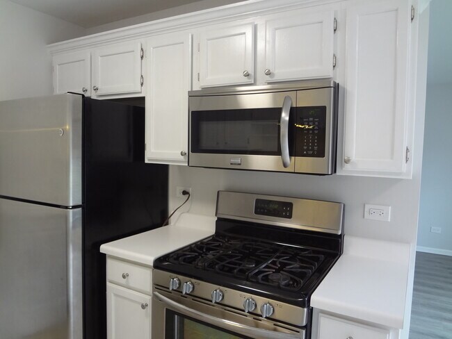 Building Photo - 220 Brett Cir