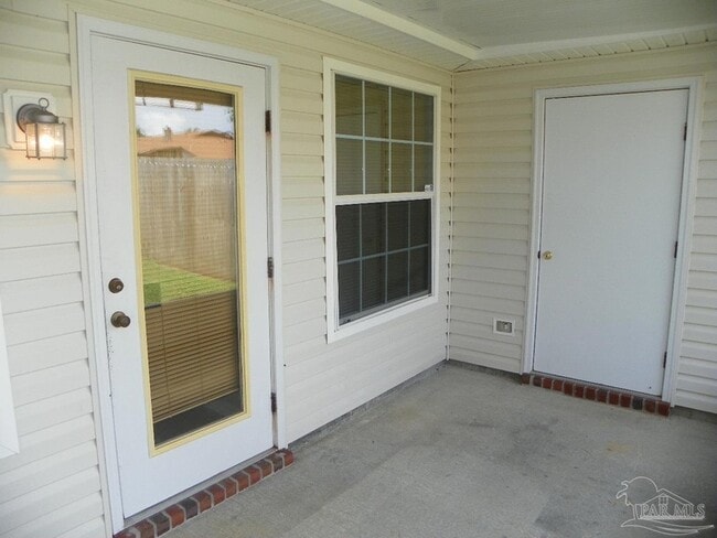 Building Photo - 8136 Heirloom Dr