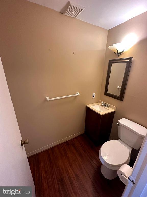 Building Photo - 6300 Bentham Ct