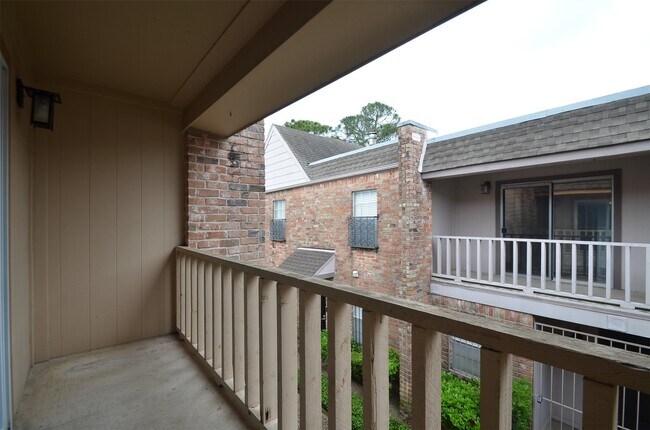 Building Photo - 5524 Beverly Hill St