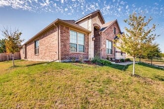 Building Photo - 101 Happy Ln