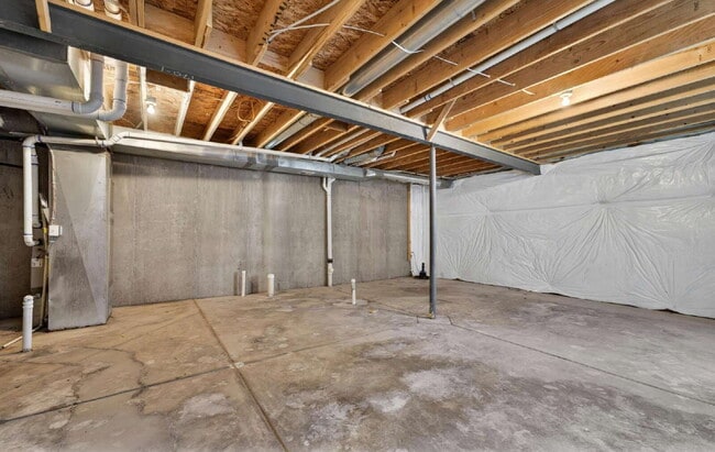 Building Photo - Beautiful 3 bed, 3 bath townhome in the lovely Painted Prairie Community!