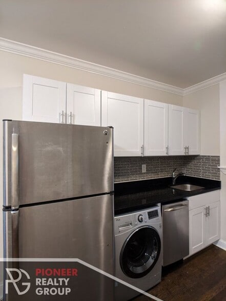 Building Photo - 1056 W Lill Ave