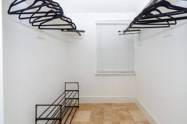 Building Photo - 1423 Sweet Grass Trail