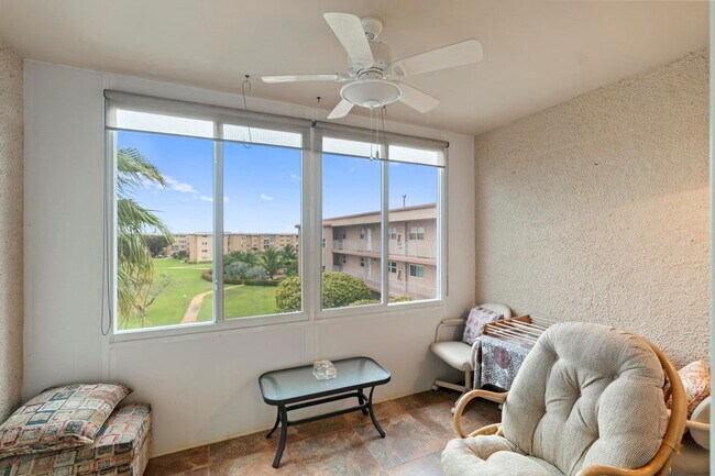 Building Photo - 2615 NE 1st Ct