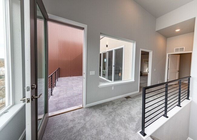 Building Photo - Luxury Executive Westside Townhouse with E...