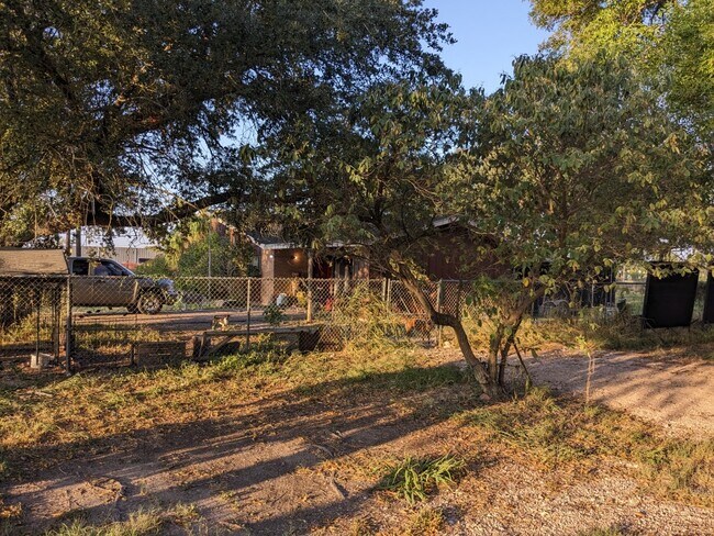 Building Photo - 1439 N Alamo Rd