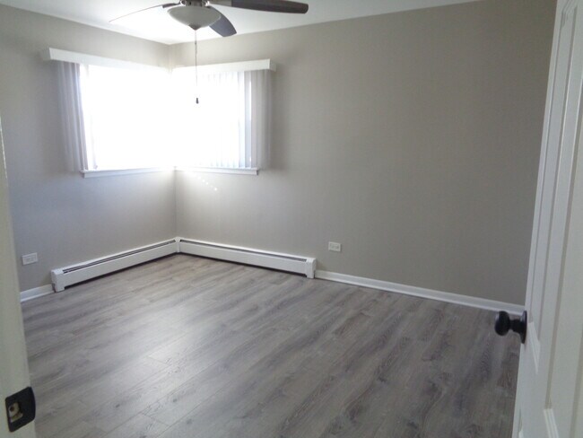 Building Photo - 8701 S 81st Ct