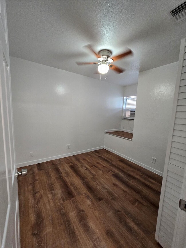 Building Photo - 20 NW 7th Ave