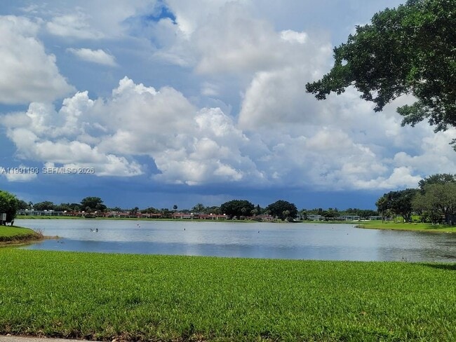 Building Photo - 629 Saxony Pl